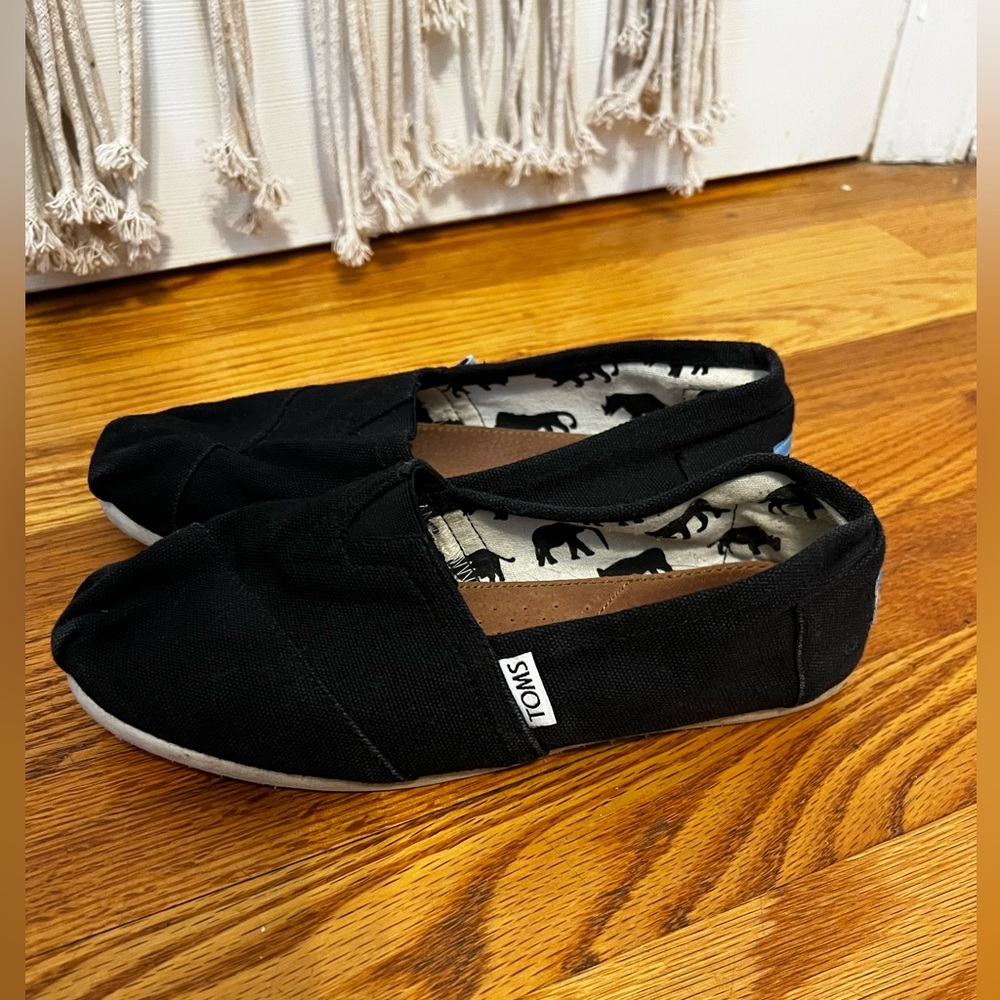 Toms- black